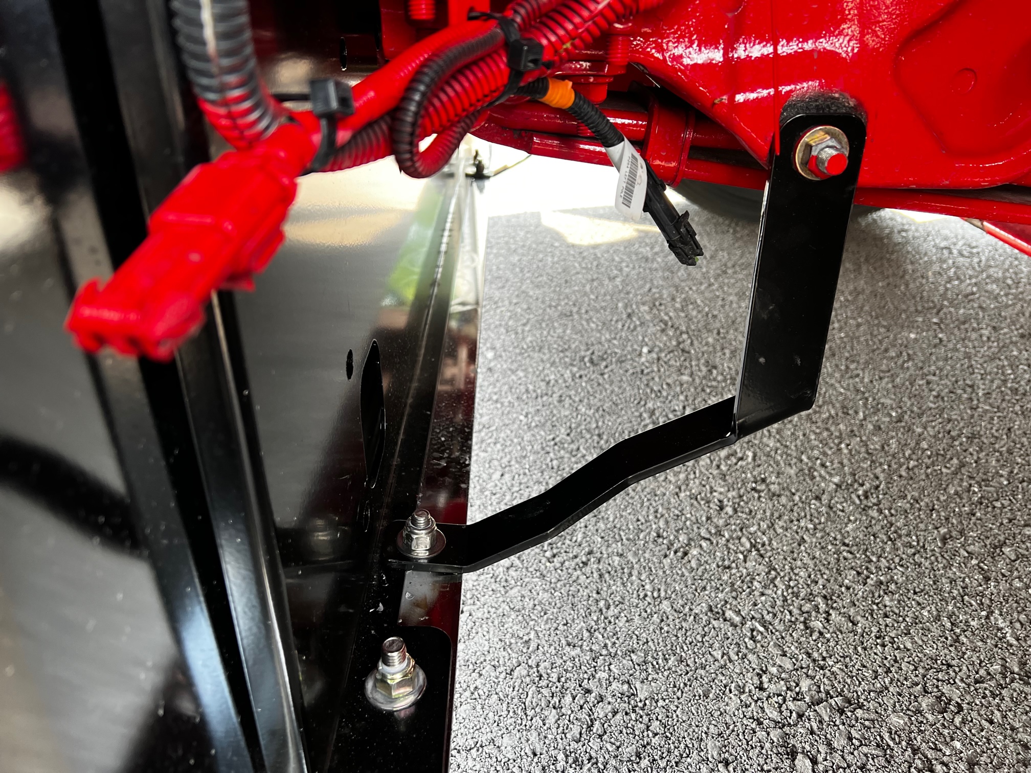 BUMPER SUPPORT BRACKET FCR FAB, SET - image 2 of 5