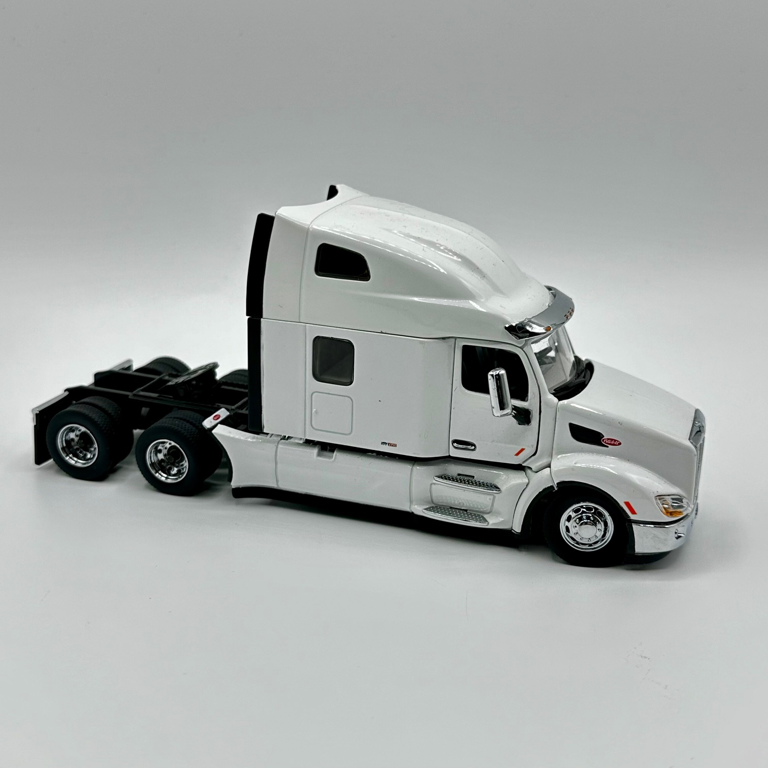 PB 579 ULTRALOFT TOY WHT 1:50 - image 1 of 4